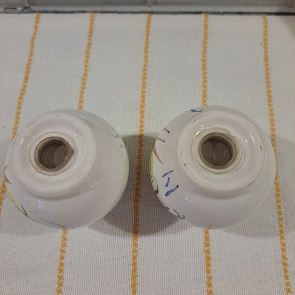 Vtg Floral Theme Hand Painted Ceramic Salt & Pepper Shakers - Picture 3 of 4